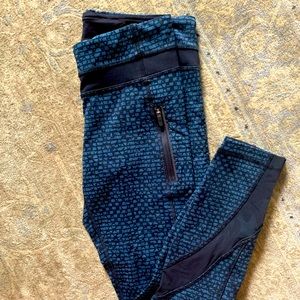 Lululemon capris in blue and black print